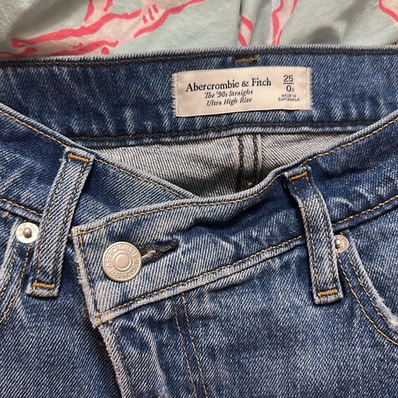 EUC Abercrombie & Fitch 90s Straight Ultra High Rise Jeans size 25/0s - Picture 4 of 8